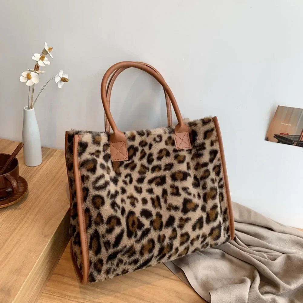 Retro Leopard Pattern PU Leather Plush Design Autumn and Winter Fashion Western Style Women's Small Handbag Underarm Bag Color: BWBN